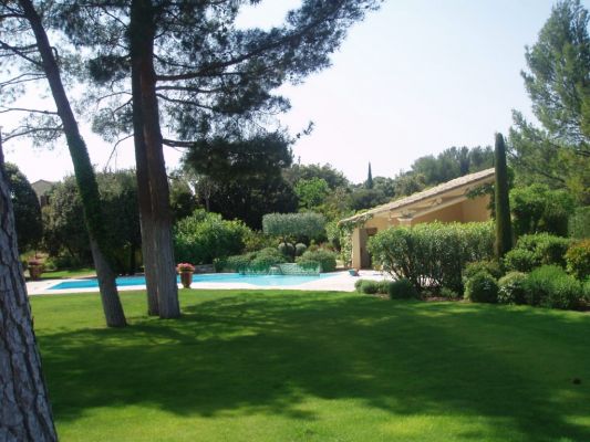 Tondre du gazon en rouleau : nos conseils Jardin Minute, Grimaud